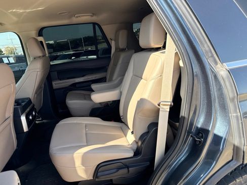 Used 2022 Ford Expedition XLT RWD image 12