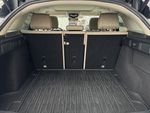 Used 2018 Land Rover Range Rover Velar S image 12