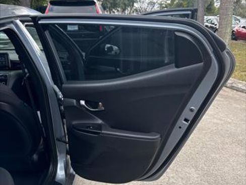 Used 2019 Hyundai Veloster 2.0 image 18