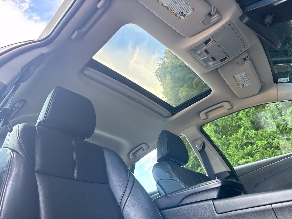 Used 2017 Toyota Avalon Touring w/ Carpet Mat Package FWD image 16