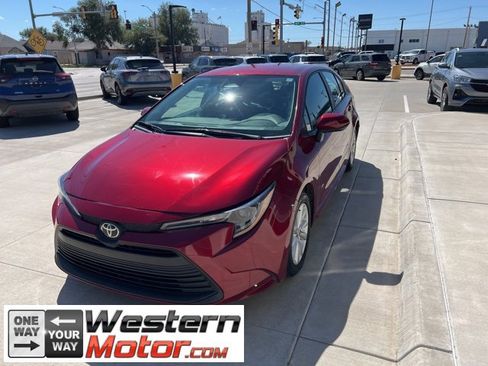 Used 2023 Toyota Corolla LE image 2