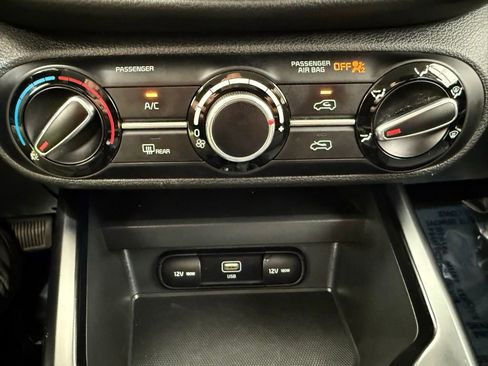 Used 2023 Kia Soul LX w/ LX Technology Package image 32