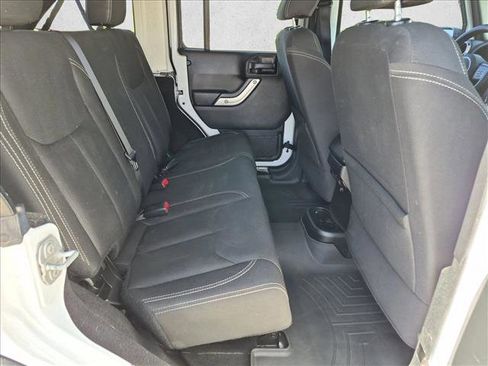 Used 2017 Jeep Wrangler Unlimited Rubicon w/ Connectivity Group AWD/4WD image 20