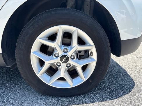 Used 2025 Kia Soul LX w/ LX Technology Package FWD image 16