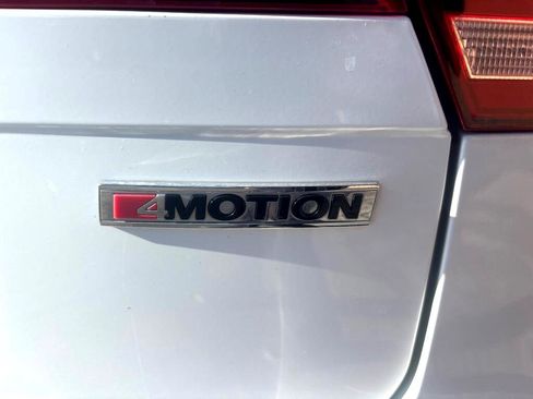 Used 2021 Volkswagen Tiguan SE w/ Panoramic Sunroof Package image 11