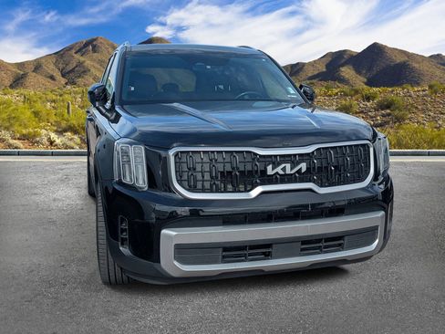 Used 2023 Kia Telluride EX image 3