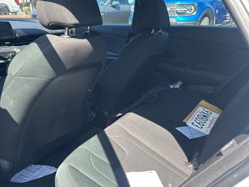 Used 2025 Hyundai Elantra SEL image 12
