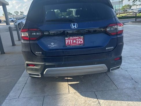 Used 2025 Honda Pilot Touring image 6