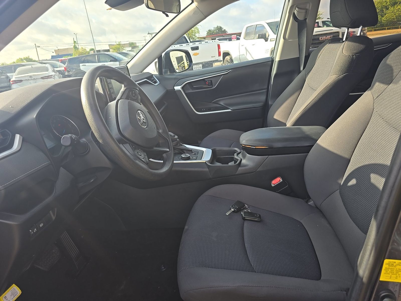 Used 2019 Toyota RAV4 LE AWD/4WD image 5