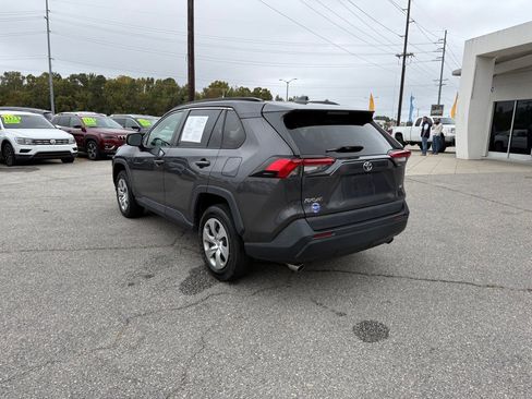 Used 2021 Toyota RAV4 LE image 3