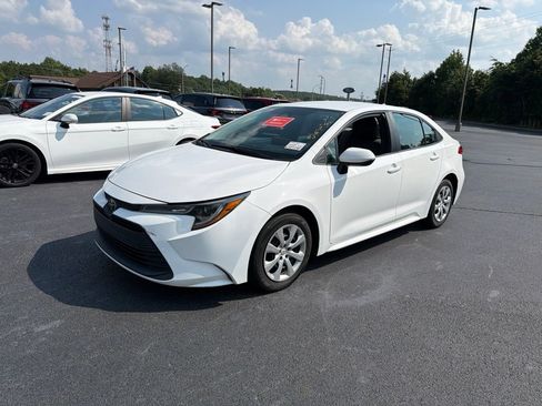 Used 2023 Toyota Corolla LE FWD image 1