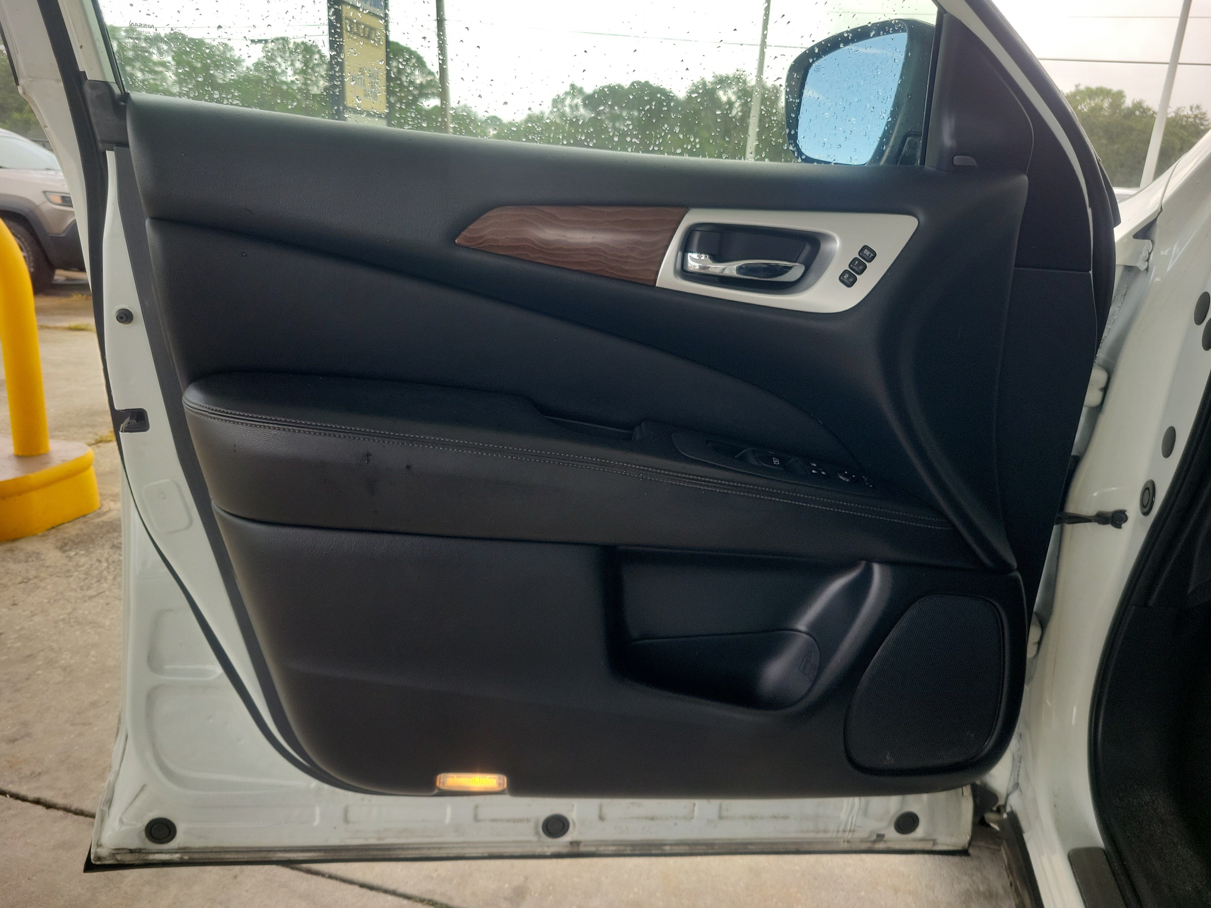 Used 2020 Nissan Pathfinder Platinum FWD image 15
