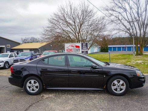 Used 2006 Pontiac Grand Prix w/ Sun And Sound Package image 2