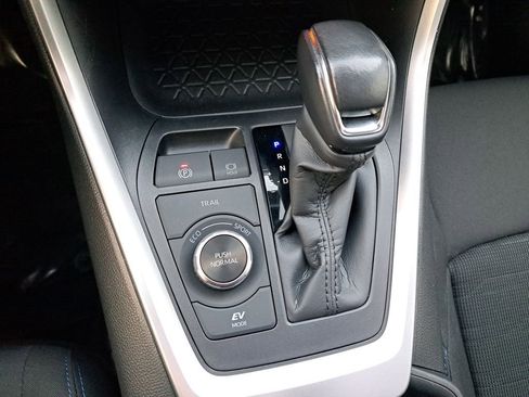 Used 2023 Toyota RAV4 SE w/ Convenience Package image 23