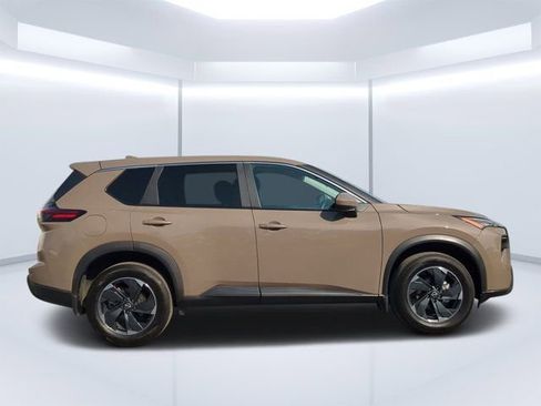Used 2025 Nissan Rogue SV AWD/4WD image 2