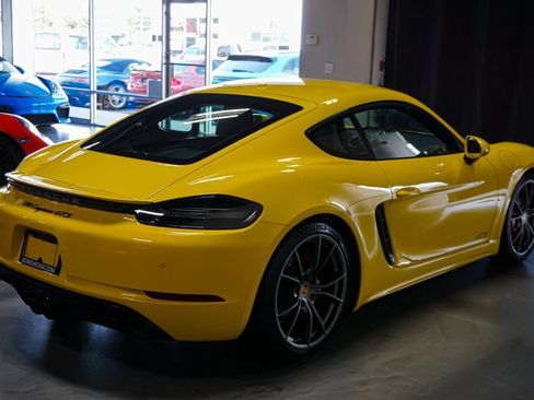 Used 2019 Porsche 718 Cayman RWD image 7