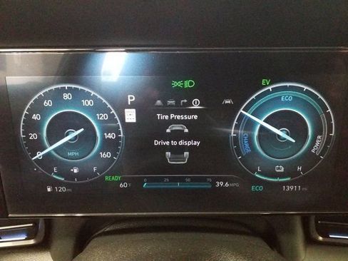 Used 2025 Hyundai Elantra Hybrid FWD image 9