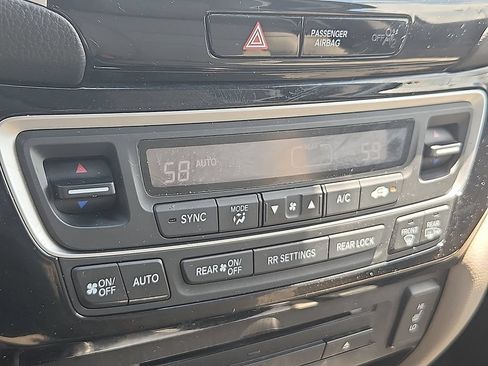 Used 2016 Honda Pilot Touring image 12