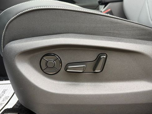 New 2026 Volkswagen Tiguan SE AWD/4WD image 24