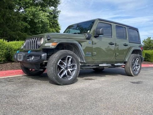Used 2024 Jeep Wrangler Unlimited AWD/4WD image 12