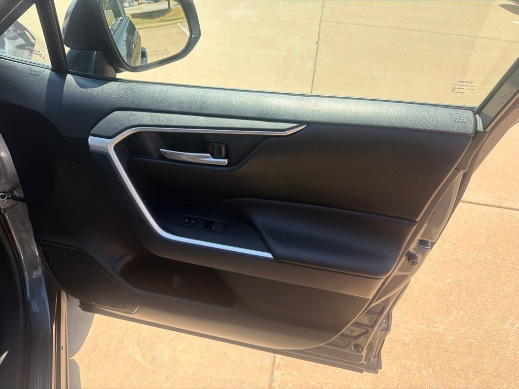 Used 2024 Toyota RAV4 XLE FWD image 33