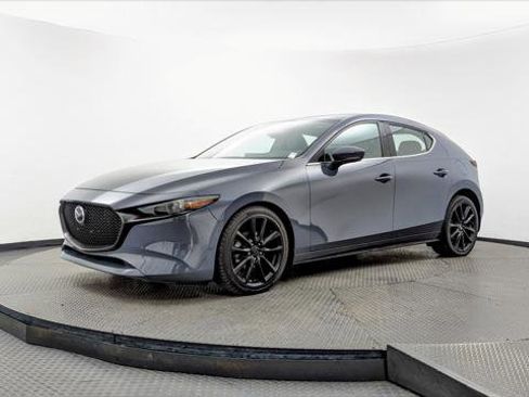 Used 2019 MAZDA MAZDA3 Hatchback w/ Premium Package image 2