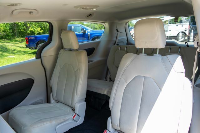 Used 2017 Chrysler Pacifica Touring FWD image 50