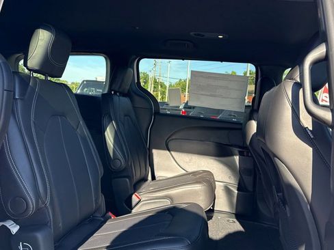 New 2026 Chrysler Voyager LX image 9