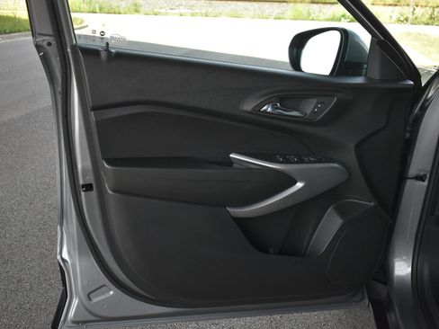 Used 2024 Chevrolet Trax LS w/ LS Convenience Package FWD image 12