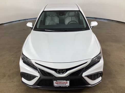 Used 2023 Toyota Camry SE AWD/4WD image 2