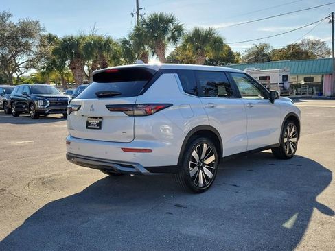 New 2026 Mitsubishi Outlander SE image 6