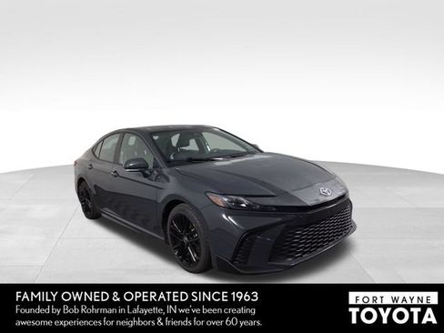 Used 2025 Toyota Camry SE FWD image 4