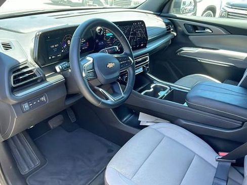 Used 2025 Chevrolet Traverse LT AWD/4WD image 10