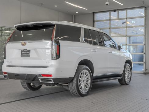 Used 2024 Cadillac Escalade Premium Luxury AWD/4WD image 29