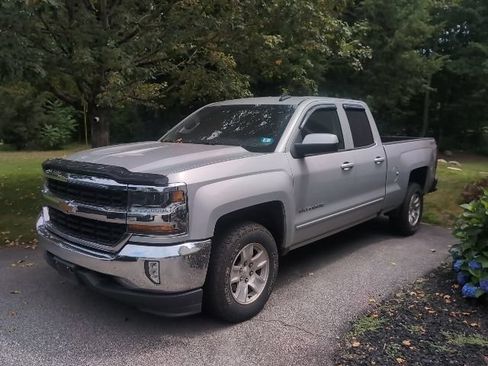 Used 2018 Chevrolet Silverado 1500 LT w/ All Star Edition AWD/4WD image 2