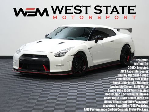 Used 2016 Nissan GT-R NISMO AWD/4WD image 1
