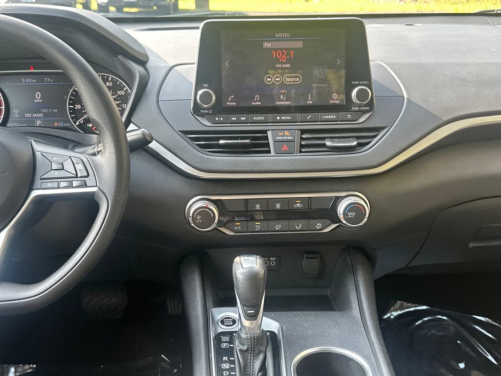 Used 2022 Nissan Altima 2.5 SV FWD image 21