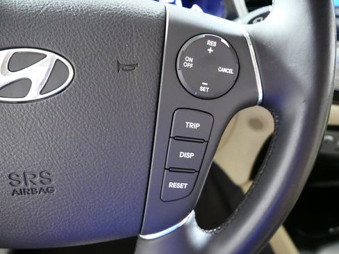 Used 2010 Hyundai Genesis 3.8 image 28