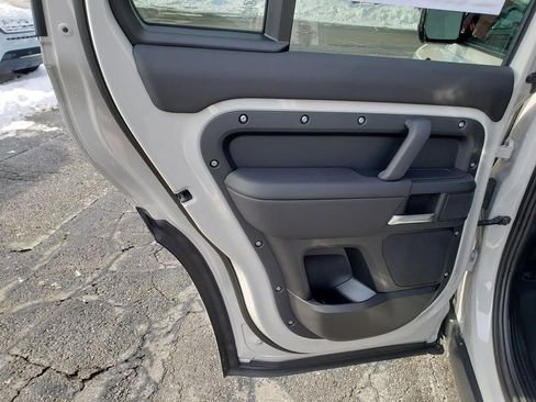 New 2026 Land Rover Defender 130 X-Dynamic SE image 12