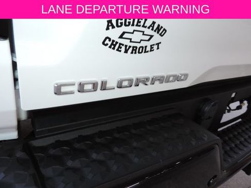 Used 2025 Chevrolet Colorado Z71 w/ Technology Package AWD/4WD image 16