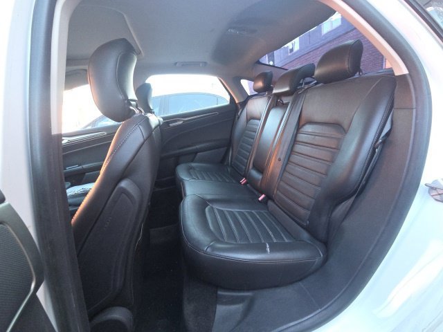 Used 2014 Ford Fusion SE w/ Equipment Group 202A FWD image 12