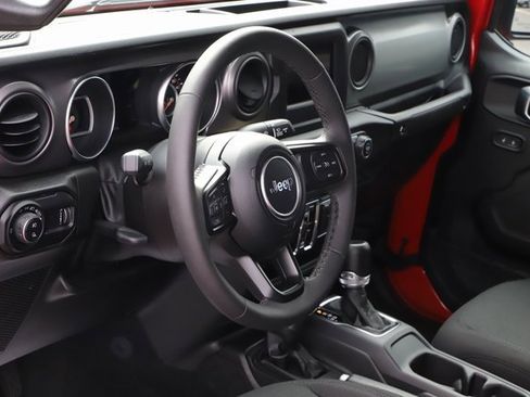 Used 2023 Jeep Gladiator Willys image 12