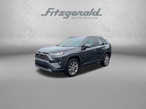 Used 2019 Toyota RAV4 Limited w/ Advanced Technology Package AWD/4WD image 3