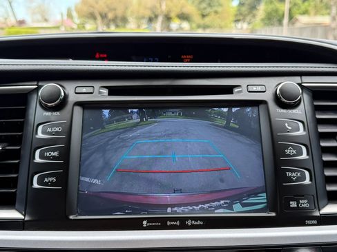 Used 2019 Toyota Highlander SE w/ Nightshade Edition image 16