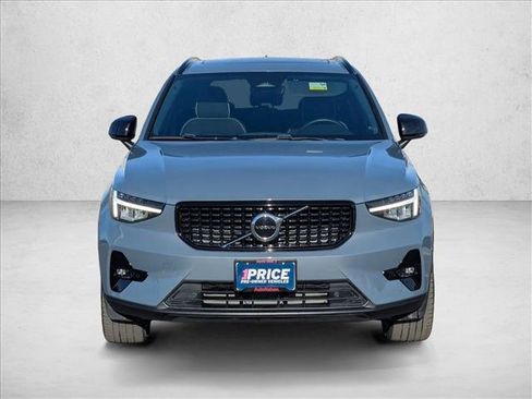 Used 2023 Volvo XC40 B5 Plus w/ Protection Package Premier image 2