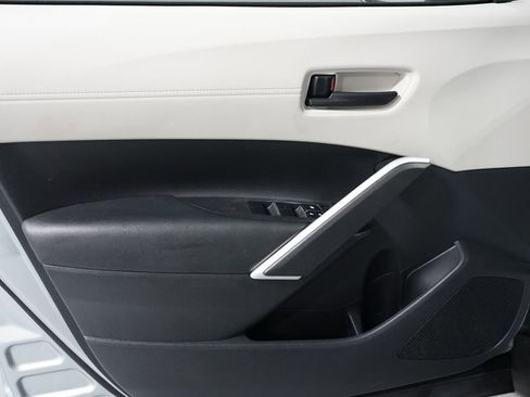 Certified 2025 Toyota Corolla Cross L image 27