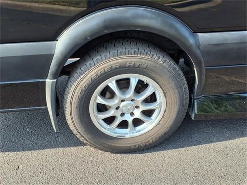 Used 2014 Mercedes-Benz Sprinter 2500 image 25