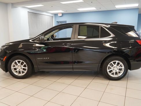 Used 2023 Chevrolet Equinox LT FWD image 2