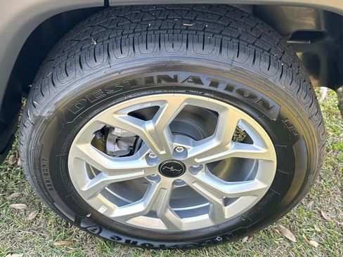 New 2025 Jeep Compass Latitude image 12