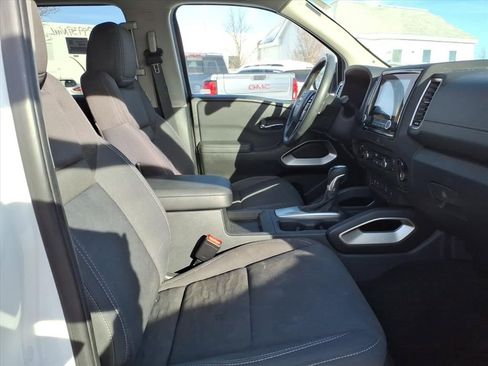 Used 2022 Nissan Frontier SV image 8